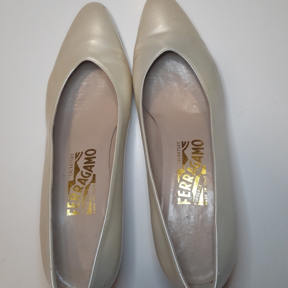 Salvatore Ferragamo leather size 8 shoes - Picture 2 of 4